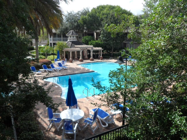 Building Photo - 1/1 lake and pool view with 1 car detached...