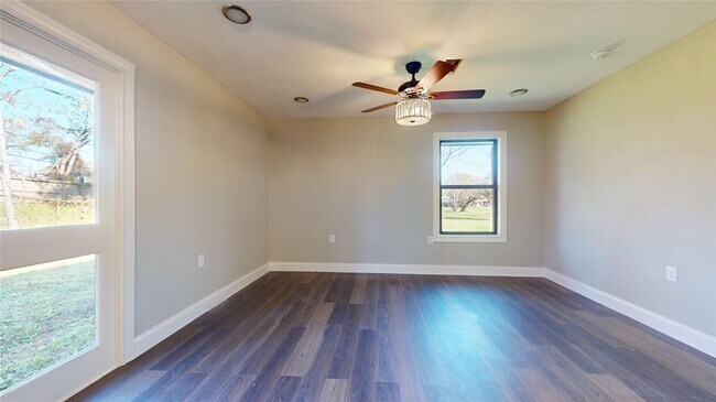 Building Photo - 603 Maple Way
