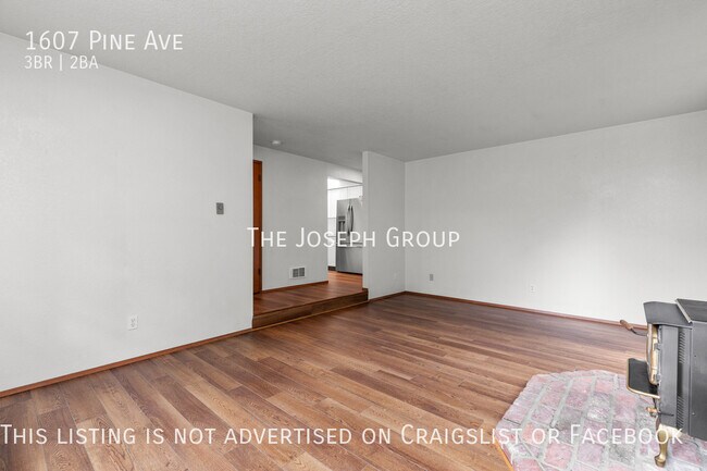 Building Photo - Recently remodeled 3 bed/2 bath in Snohomish