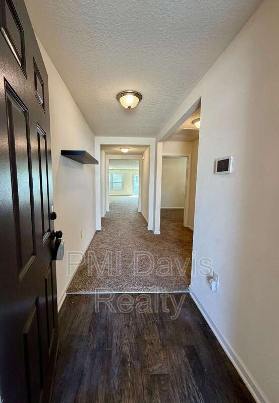 Foto del edificio - 2482 Beachview Dr