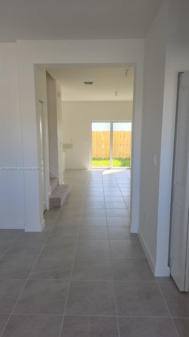 Building Photo - 2717 SE 26th Rd