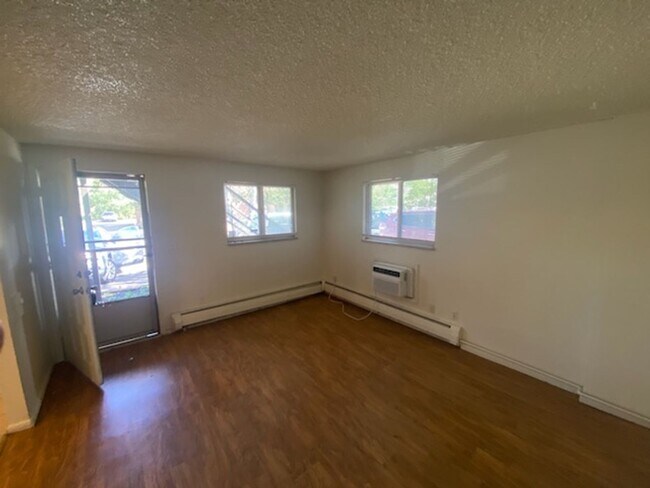 Foto del edificio - 3 Bedroom 2 Bathroom - Reserved Parking - ...
