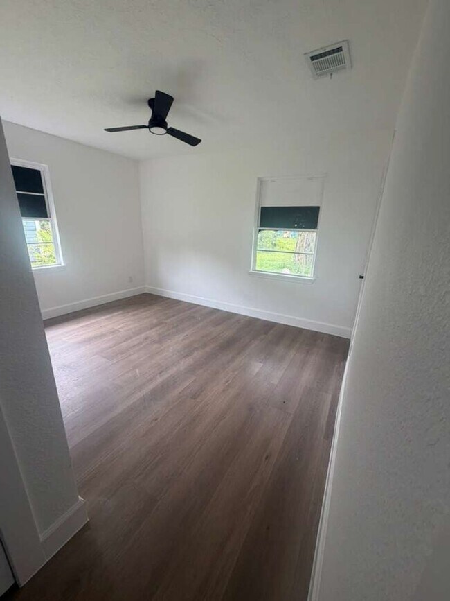 Foto del edificio - BEAUTIFUL HOME IN HOUSTON. MOVE IN READY!.