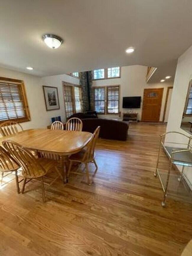 Foto del edificio - 3BD knotty pine home, available 1/2/2026 f...