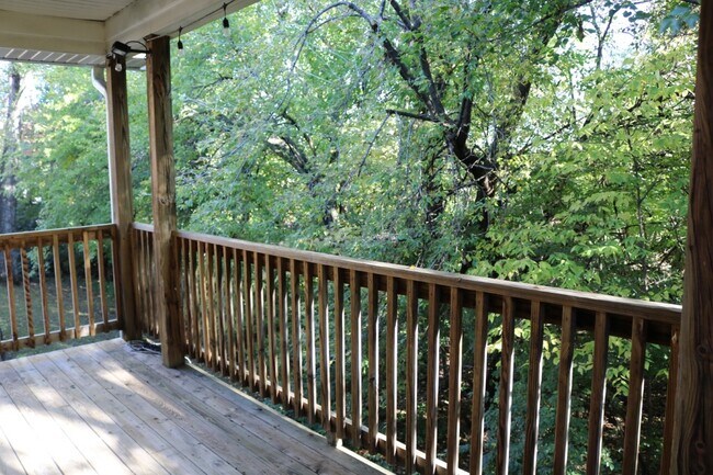 Building Photo - 2463 Patricia Dr