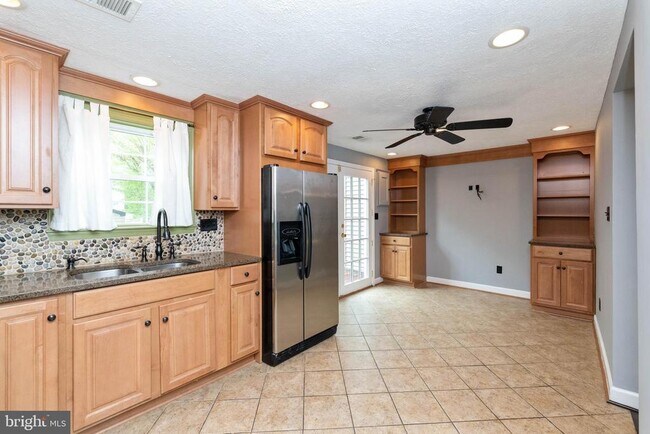 Building Photo - 1594 Lodge Pole Ct