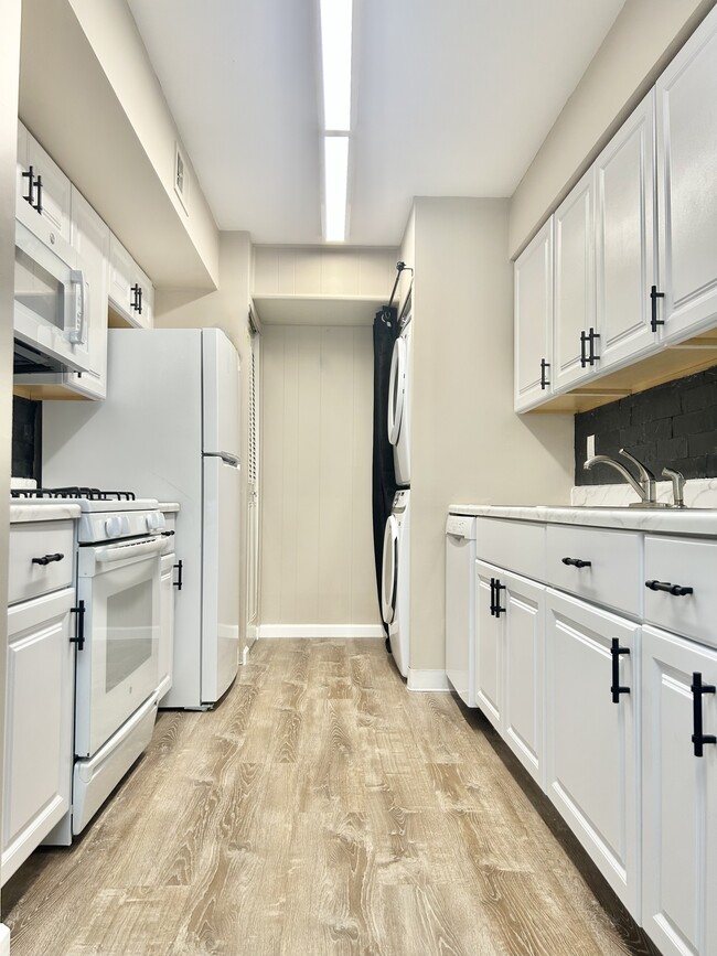 Building Photo - 136 Storm Dr