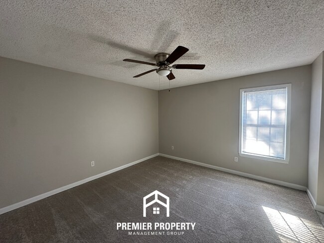 Foto del edificio - 6235 Shade Tree Dr