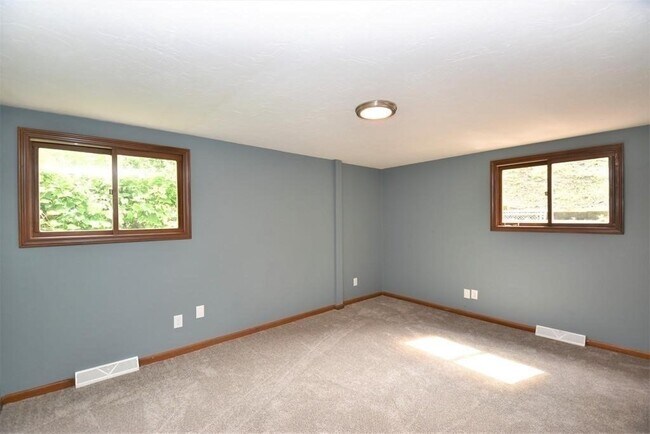 Building Photo - 63 Standish St