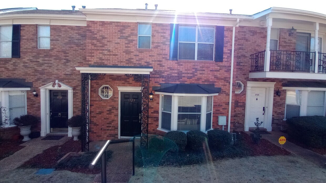 Foto principal - 2 bedroom 2.5 bath Cond in Reston Place