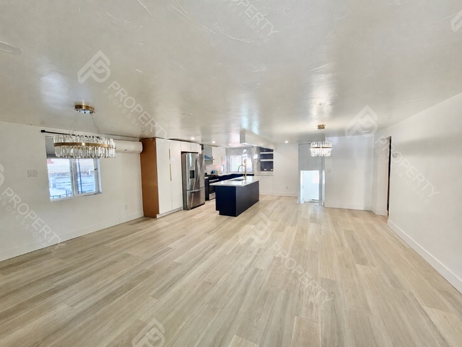 Building Photo - 4 Bedroom Home in Downtown Rifle for Rent