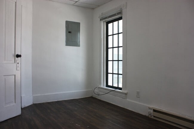 Building Photo - 303 Logan Ave