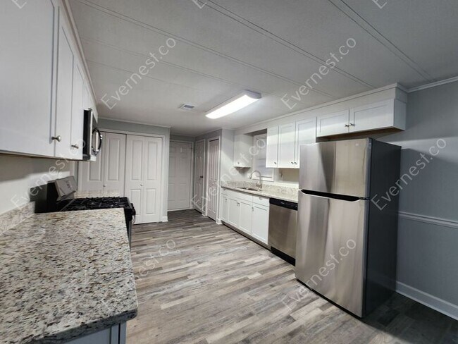 Building Photo - 2975 Sharon Ln