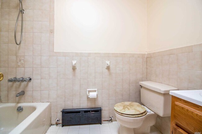 Foto del edificio - 162-05-162-45 45th Ave