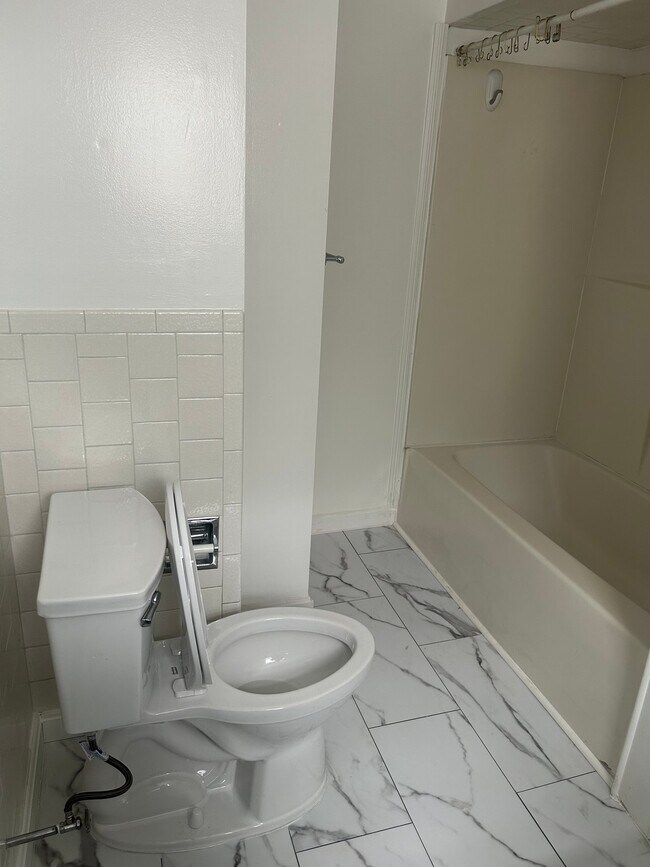 Building Photo - 37 Chase St