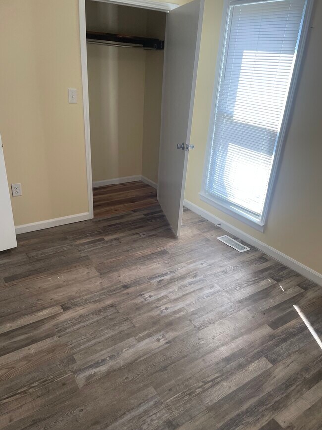 Building Photo - 913 Bordallo Dr