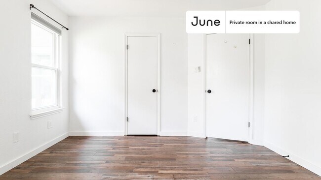 Building Photo - Private bedroom in 3 bed/2 bath Home