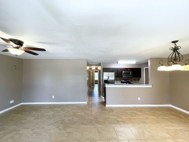 Building Photo - Stunning Spacious Home Boasting With Style!
