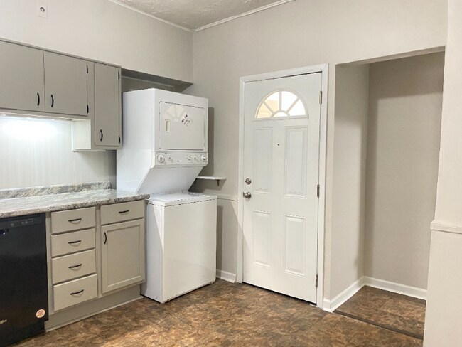 Building Photo - 3136 W 40th St