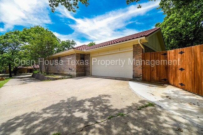 Building Photo - 8 Lake Forest Dr, Trophy Club, TX 76262