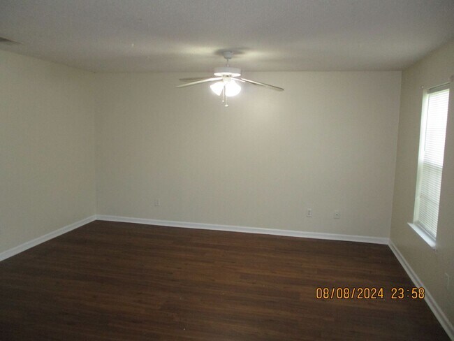 Foto del edificio - 142 Westcott Ln