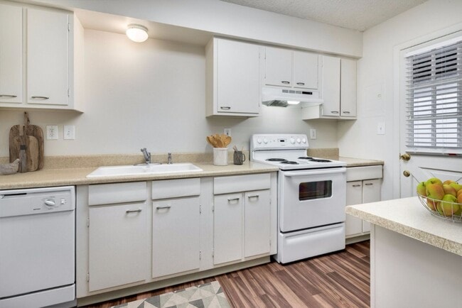 Building Photo - Cambridge Dorchester Apartment Homes