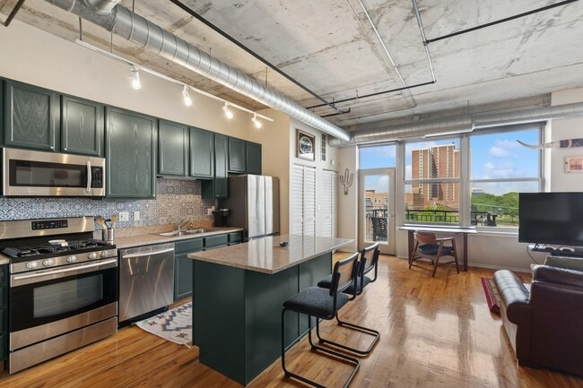 Building Photo - 6 S Laflin St