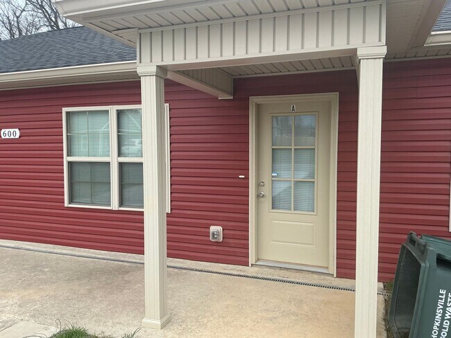 Foto del edificio - 600 Colonette Drive