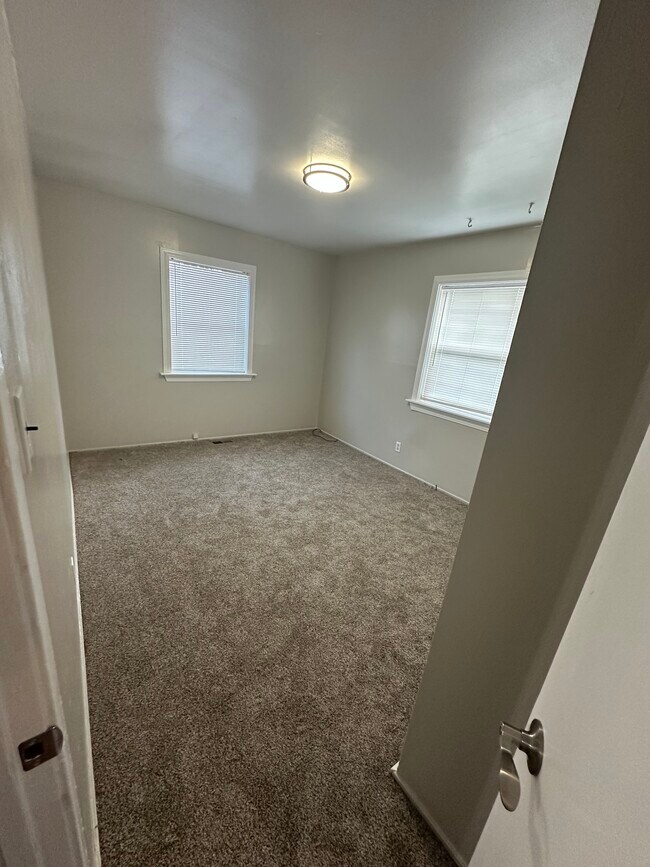 Building Photo - 8910 Lilly Dr
