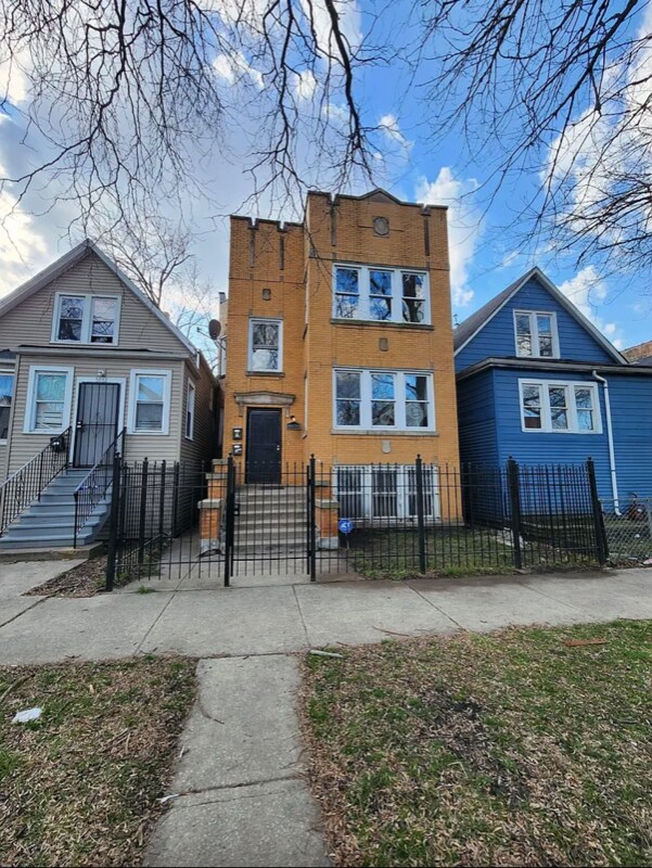 Primary Photo - 8010 S Manistee Ave