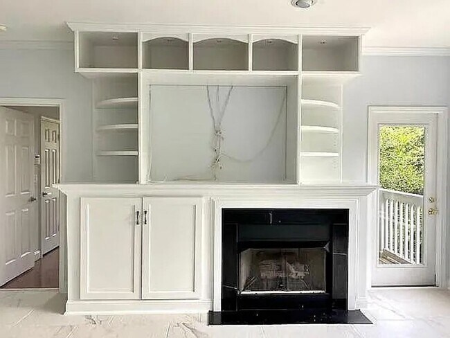 Building Photo - 2 Bed/ 2 Bath Condo located in one of Charlotte's most desired neighborhoods