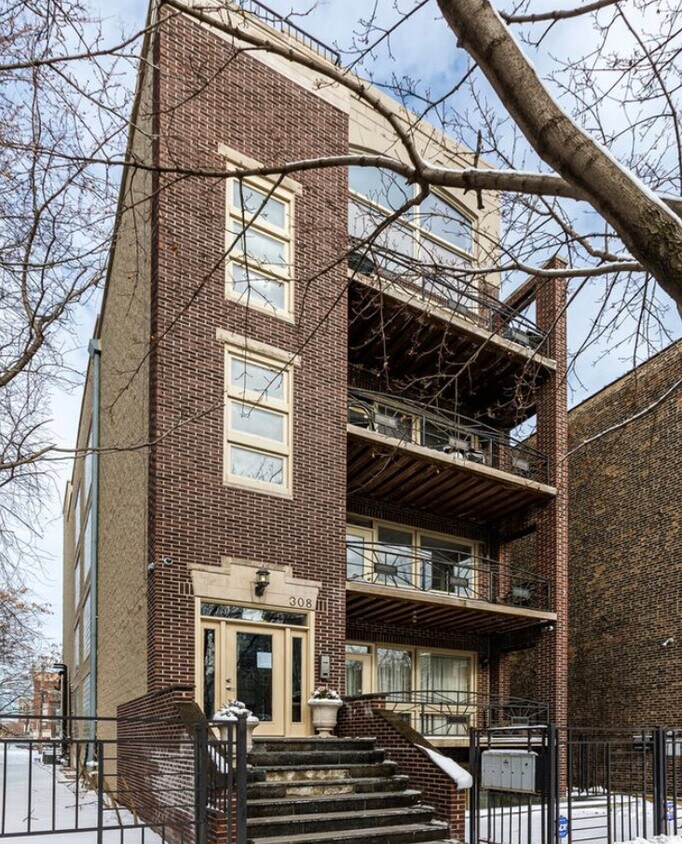 Primary Photo - 308 W Evergreen Ave