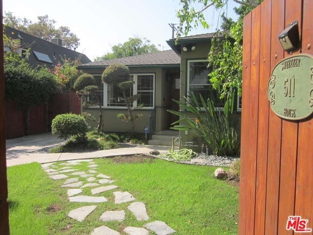 Primary Photo - 511 N Sweetzer Ave