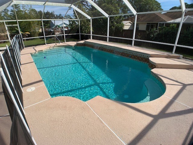 Building Photo - Spacious 4 Bed with Pool!
