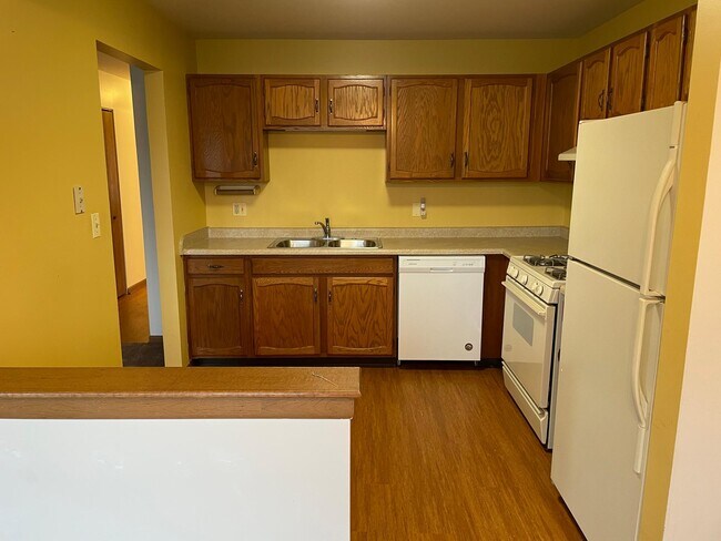 Foto del edificio - 876 Cross Creek Dr N