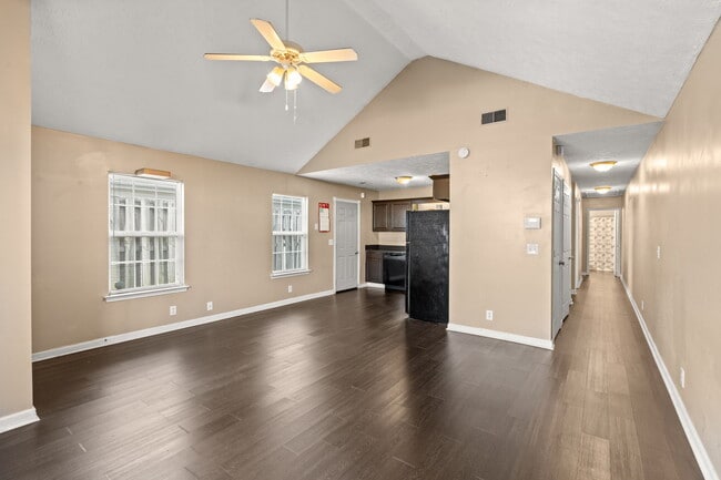 Building Photo - 1576 Chariot Dr