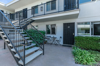 Avaz Pacific Beach Apartment Homes photo'