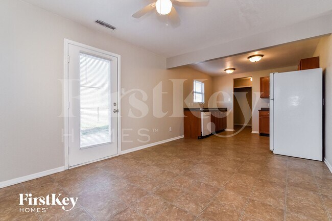 Foto del edificio - 8016 Grove Berry Way