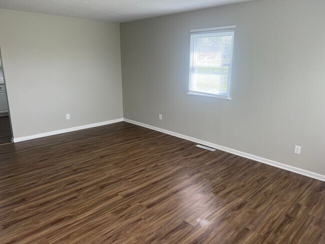 Foto del edificio - 10-12 Morehouse Ct-NOREMAC