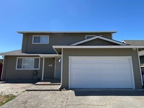 Building Photo - 2043 Limewood Dr