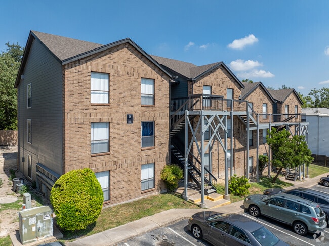 Fotografía del edificio - Silver Creek Apartments