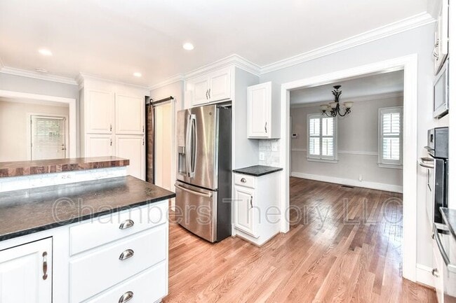 Foto del edificio - 6911 Elm Dr