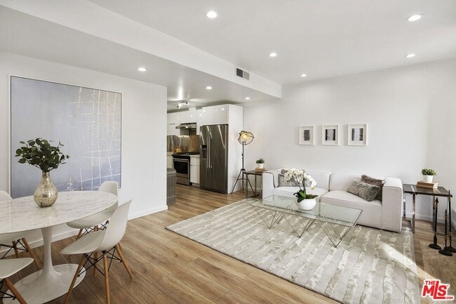 Foto del edificio - 1220 Manning Ave