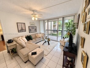 Building Photo - 10425 SW 112th Ave