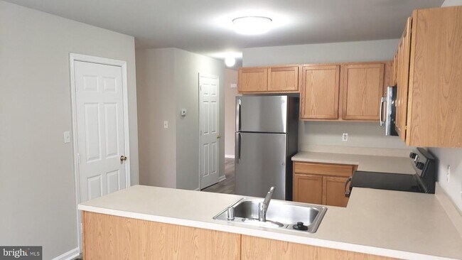 Building Photo - 28 Saddle Ridge Ct