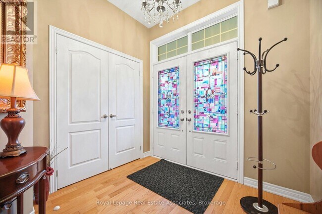 Building Photo - 2347 Quetico Cres