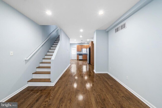 Building Photo - 1811 Titan St