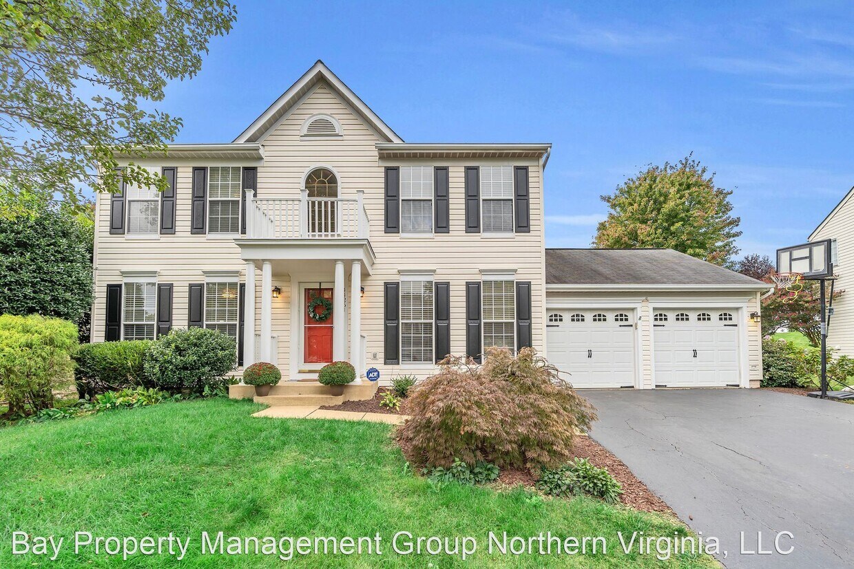 Primary Photo - 4 br, 2.5 bath House - 44261 COBHAM STATIO...