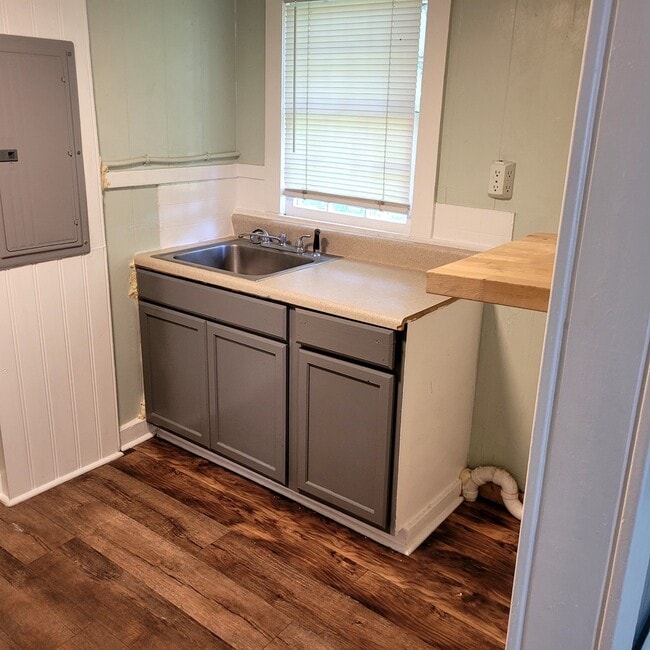 Foto del edificio - 4510 Hwy Ave