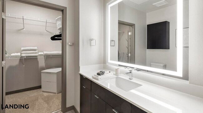 Foto del edificio - 3150 W Twain Ave